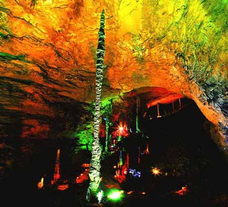 長沙出發(fā)到溶洞奇觀黃龍洞、天門山、玻璃棧道、鳳凰古城九景往返三日游