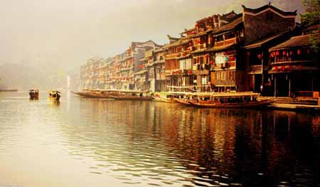 張家界國家森林公園、袁家界、天子山、大峽谷、玻璃橋、鳳凰古城兩晚三日游